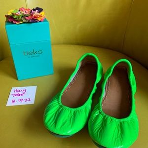 Galactic Green Tieks Size 9